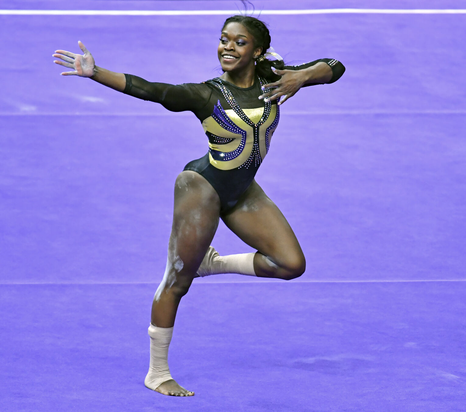 BR.lsugymnastics.010921 HS 2878.jpg